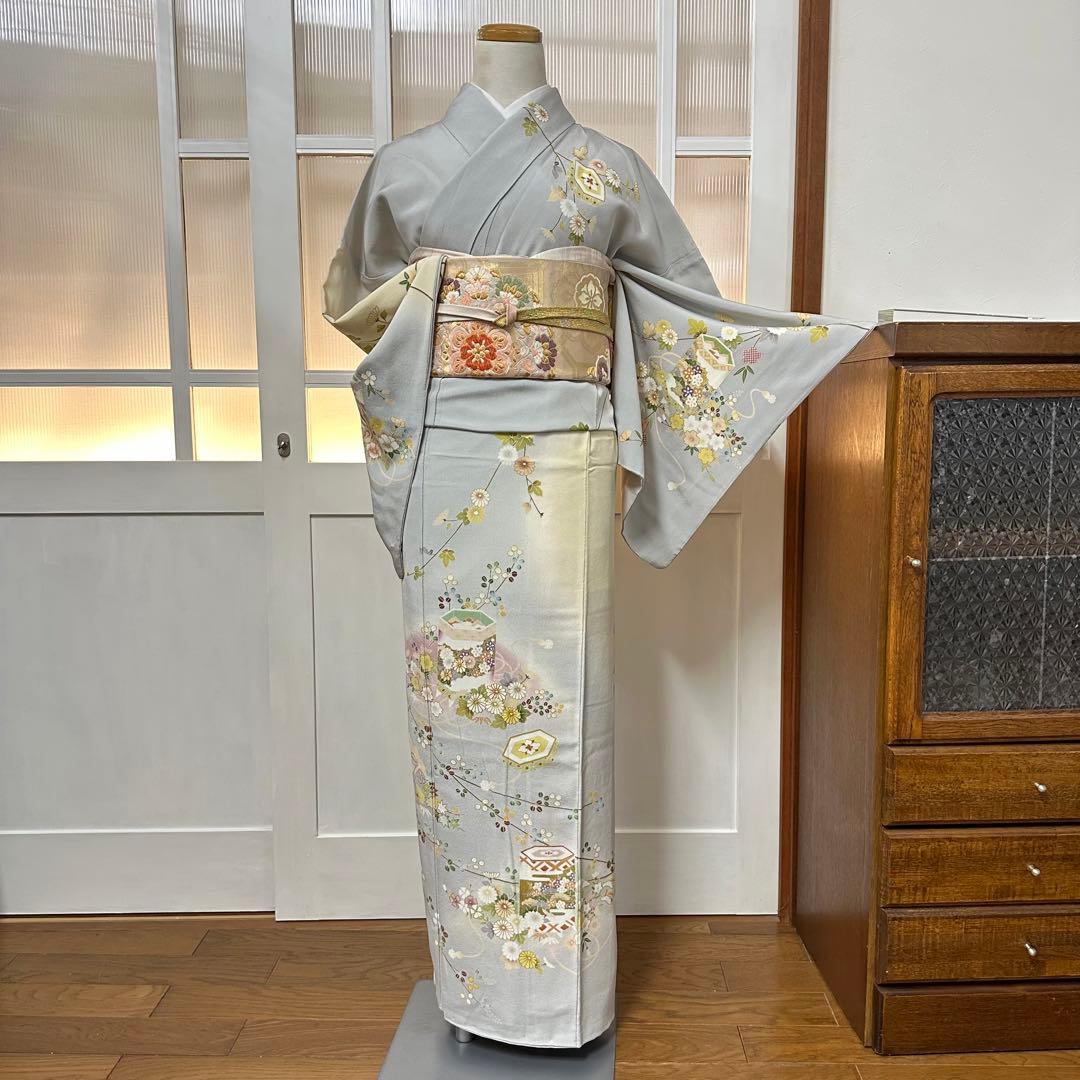 し*ず様 付下げ　袷　正絹　　薄雲鼠色・薄黄色　暈し　貝桶・檜扇　身丈168裄7