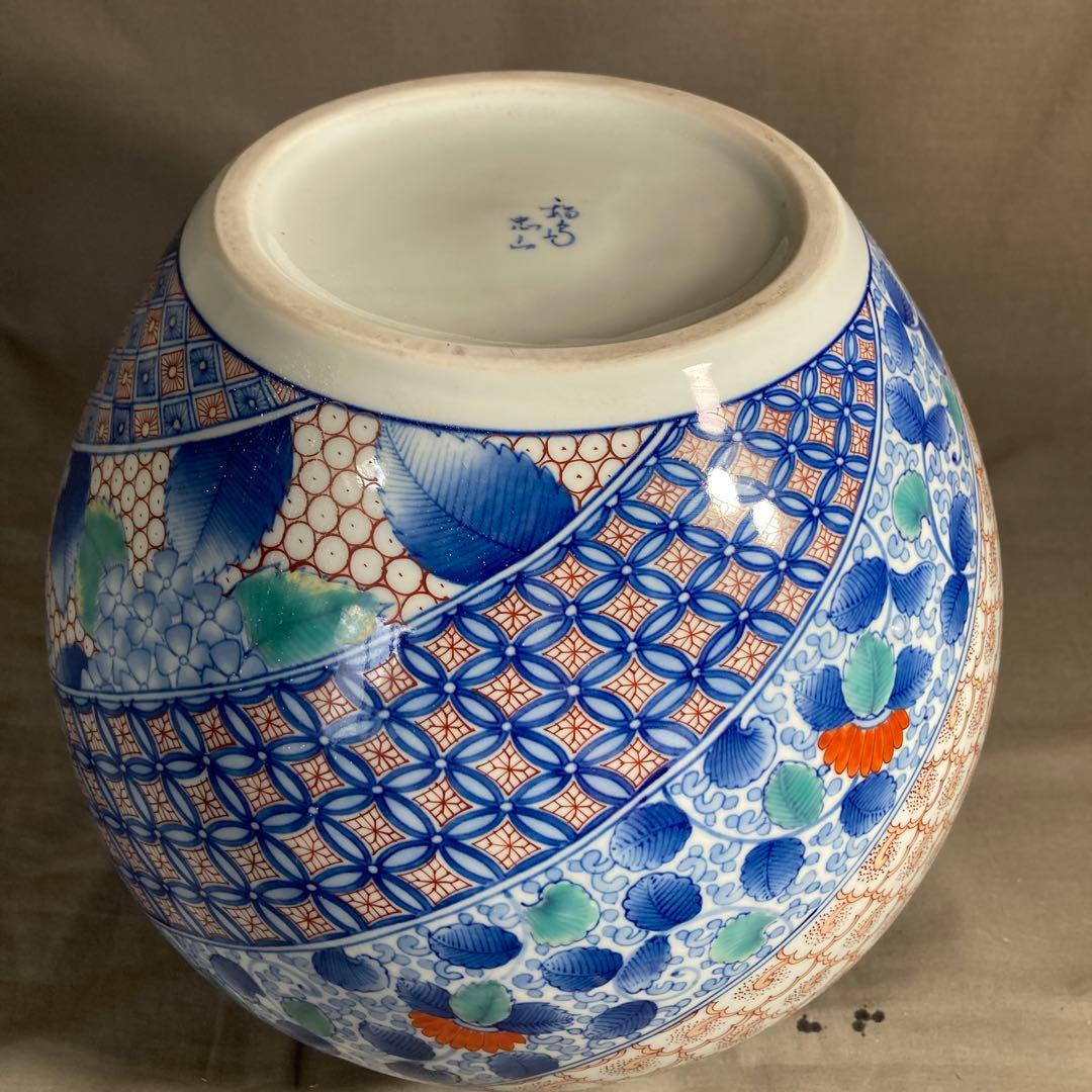 【期間特別値下げ】色鍋島の伝統　伊万里色鍋島　市川忠山作　染錦花地紋　大花瓶