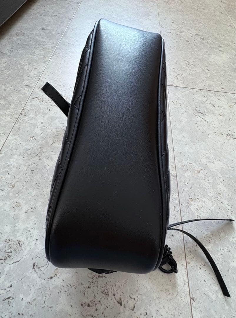 GUCCI GGマーモント キルティング スモール ショルダーバッグ