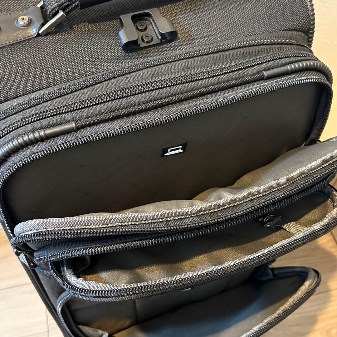 Travelpro FlightCrew 5 22” Expandable