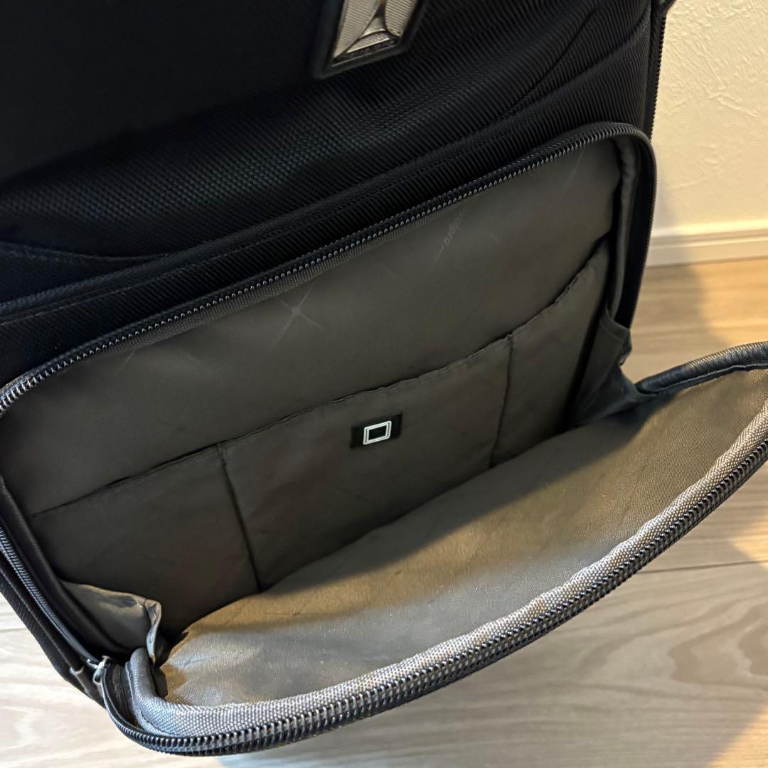 Travelpro FlightCrew 5 22” Expandable