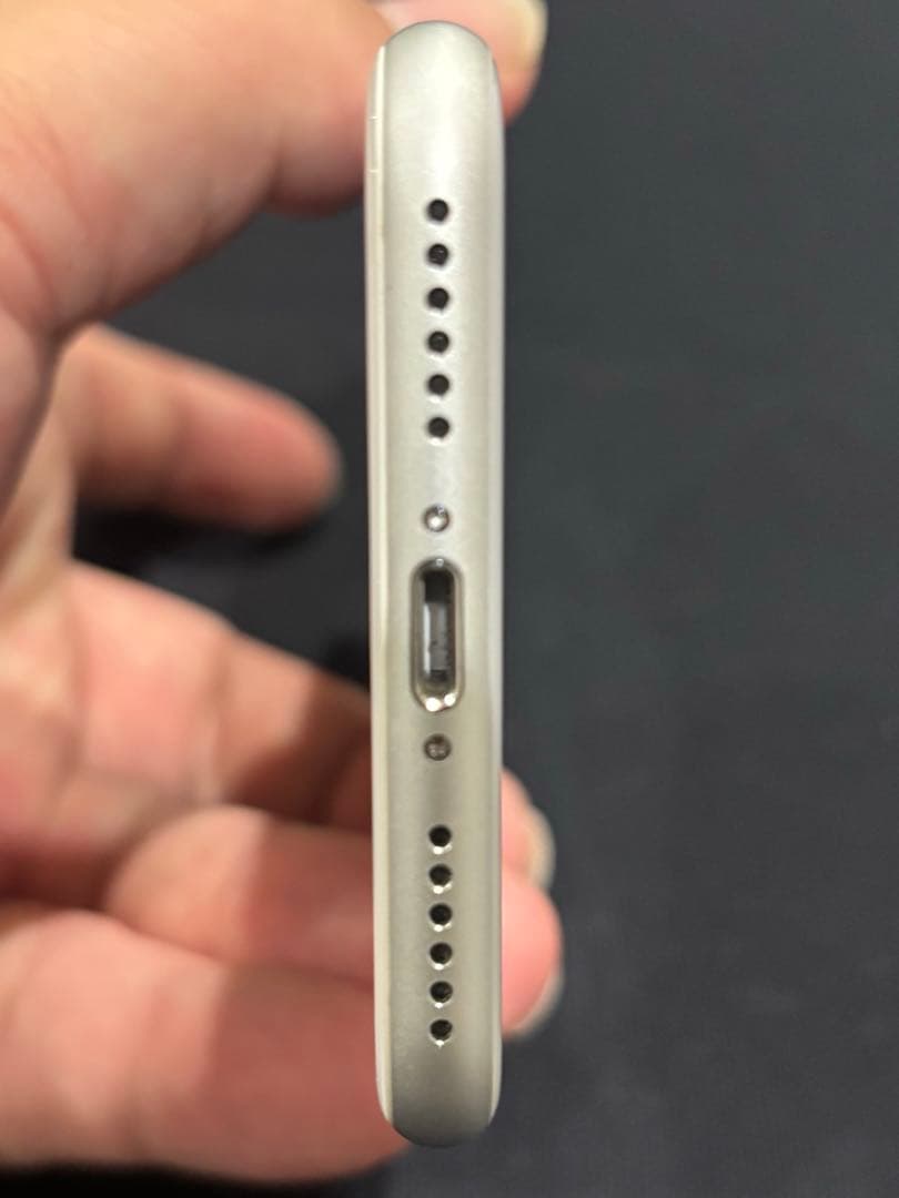 iPhone 8 シルバー 64G 本体のみ 91% SIMロック解除、初期化済