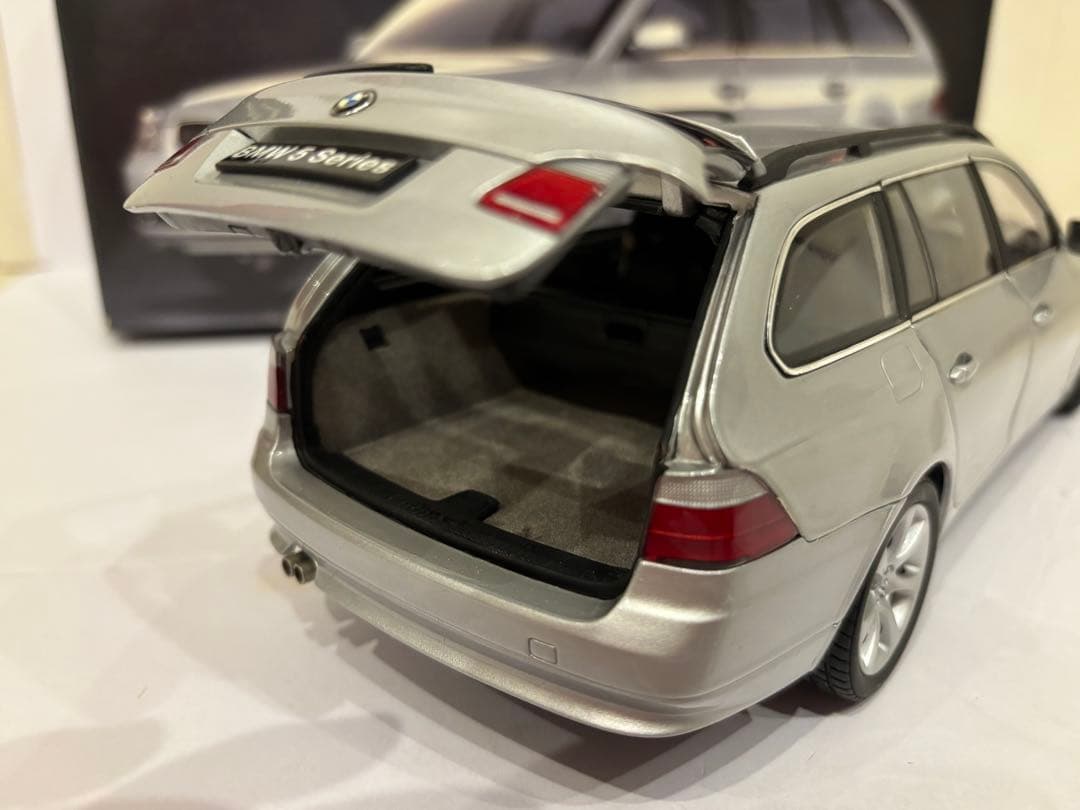 BMW 545i touring E61 silver ミニカー 京商 1/18