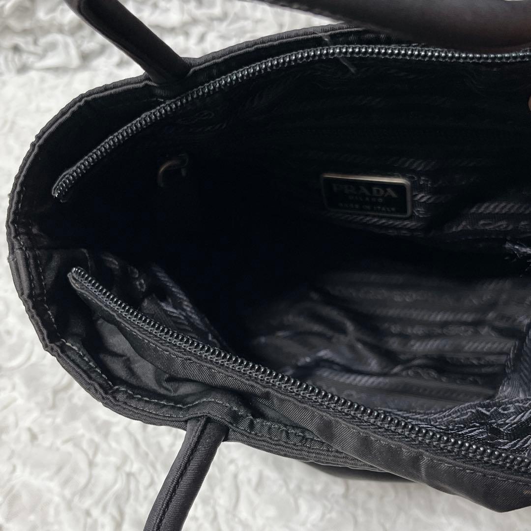 PRADA ブラック ナイロン トートバッグ　プラダ　ハンドバッグ　三角　黒