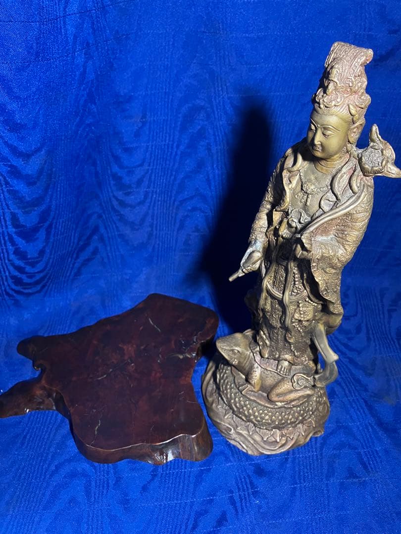 仏像　観音様　真鍮製　観音菩薩　金属　工芸　木製台座