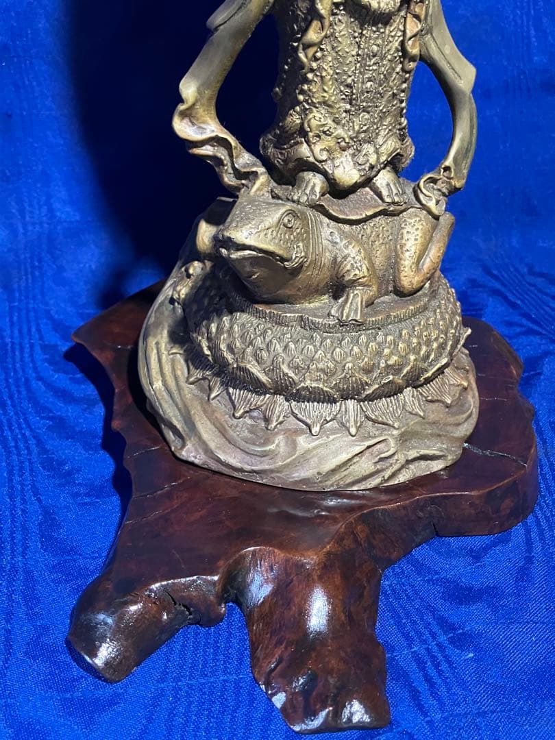 仏像　観音様　真鍮製　観音菩薩　金属　工芸　木製台座
