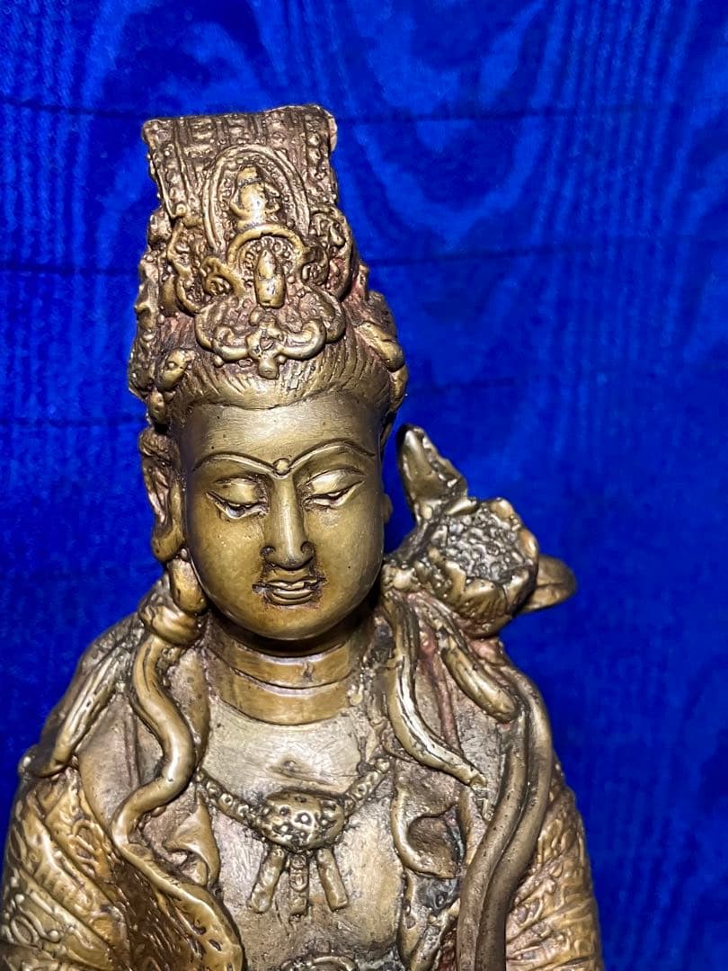 仏像　観音様　真鍮製　観音菩薩　金属　工芸　木製台座