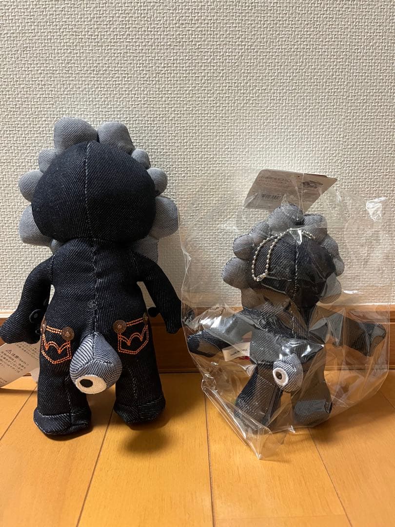 万博　黒ミャクミャク　貯金箱　ソフビ　 ぬいぐるみ　 マスコット　ミニタオル