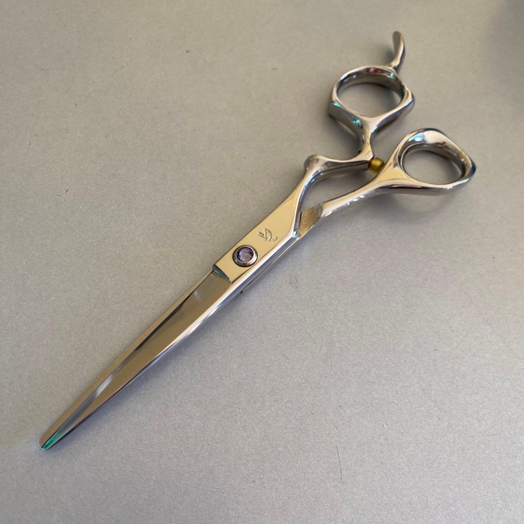 ６インチシザー 新品　オシャレなデザイン斬れアジ抜群