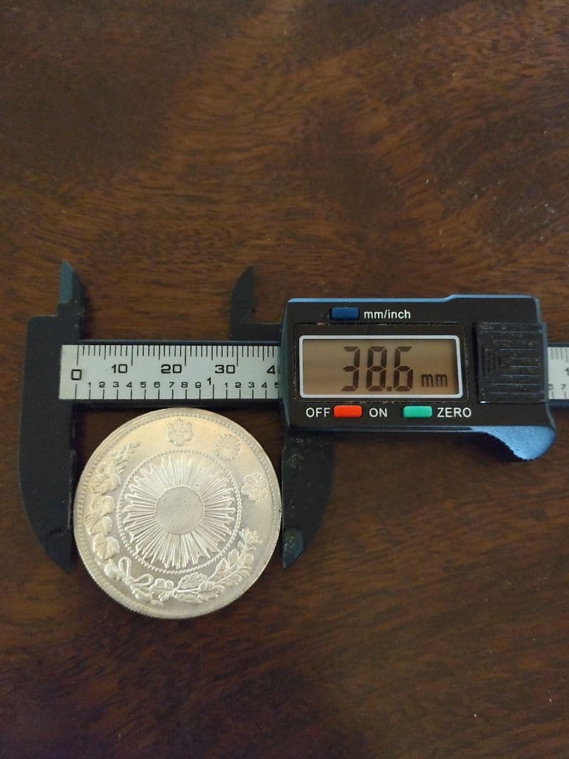 旧1円銀貨　明治3年　大型貨幣　旧貨幣　銀質保証　銀貨　SV900 　鱗明瞭