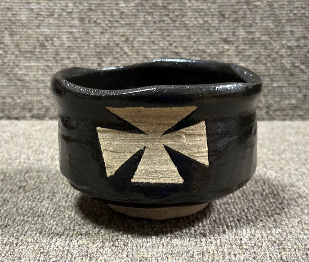 黒織部クルス茶碗 隆司造