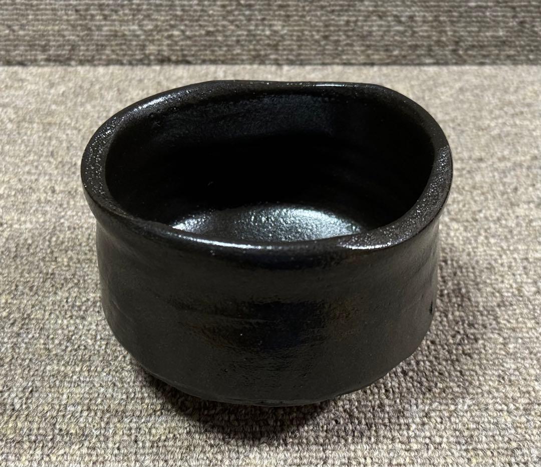 黒織部クルス茶碗 隆司造