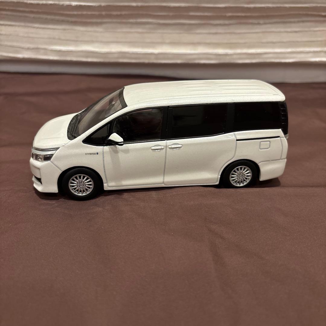 トヨタボクシー3代目80系前期モデルカラーサンプル