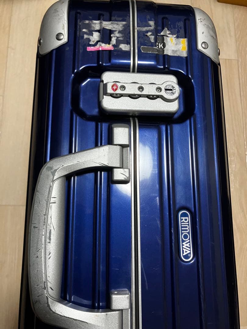 リモア キャリーケース 破損箇所あり