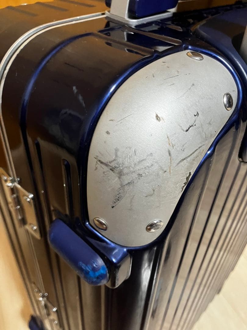 リモア キャリーケース 破損箇所あり