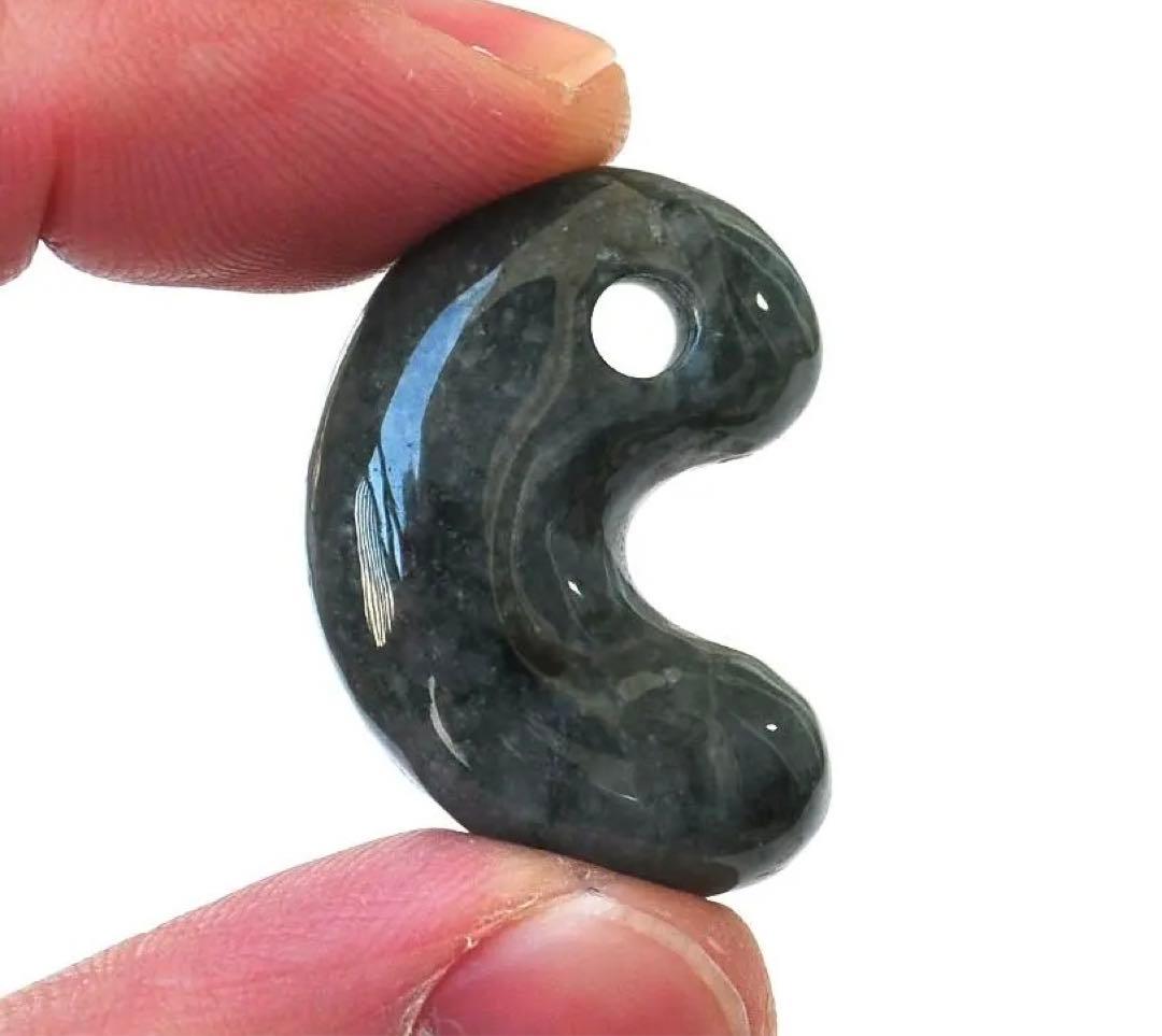 ☆超激レア!!☆完全別格品☆糸魚川翡翠☆超極上ろうかん質マーブル模様☆勾玉SSA