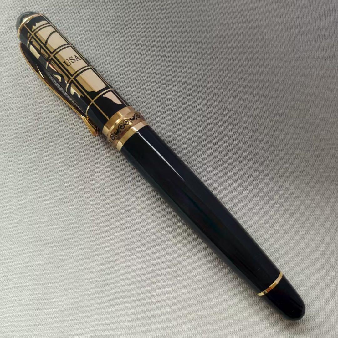 黒い万年筆 金色装飾
