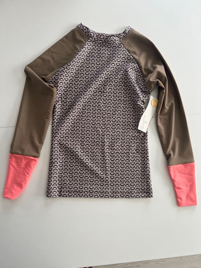 週末限定値下げ！　seea 新品未使用　ラッシュガード　XS