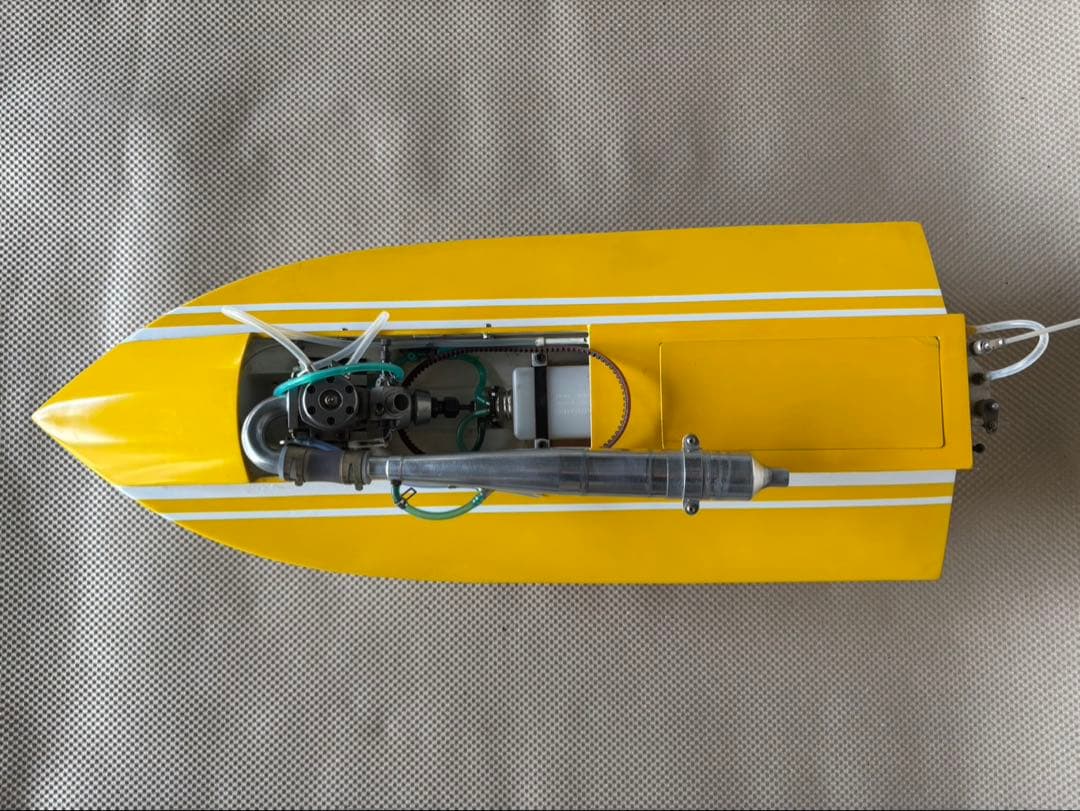 ラジコンエンジンボート