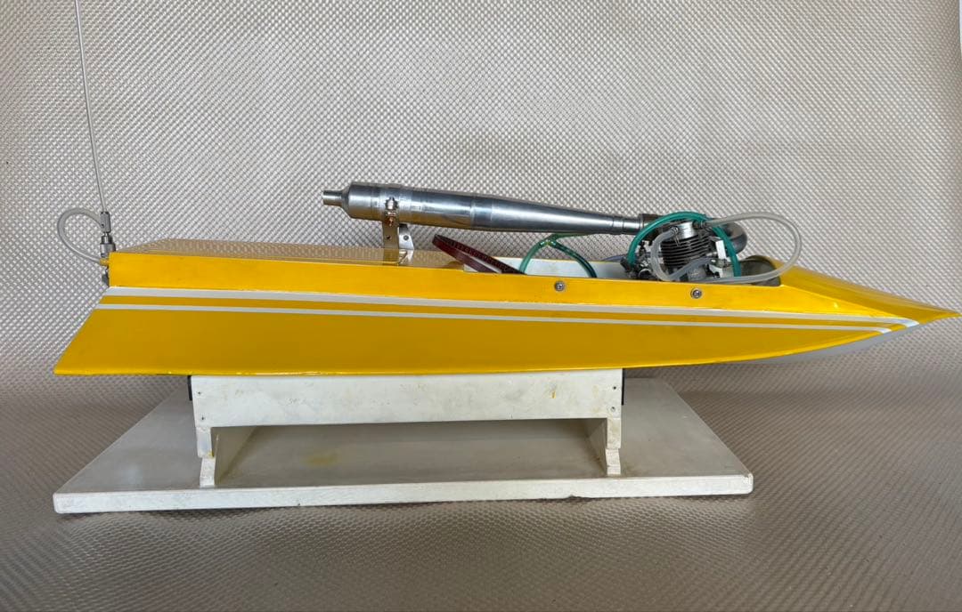 ラジコンエンジンボート