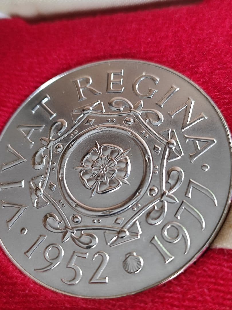 【希少】1977 イギリス エリザベス ジュビリー 中型 シルバー銀メダル