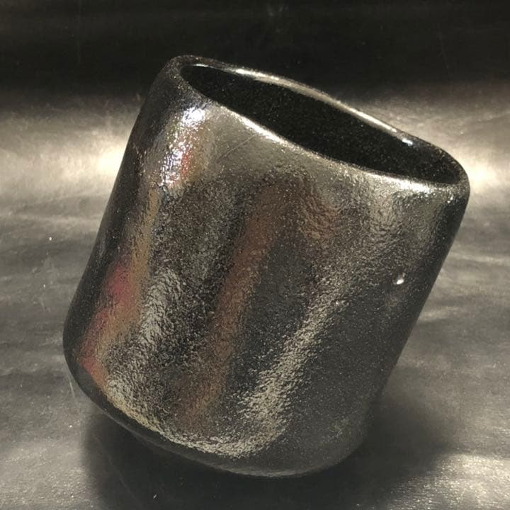 美しい古美術の陶器◼️蔵から美しい黒ぐろした黒楽の筒茶碗が出て来ました、茶道具