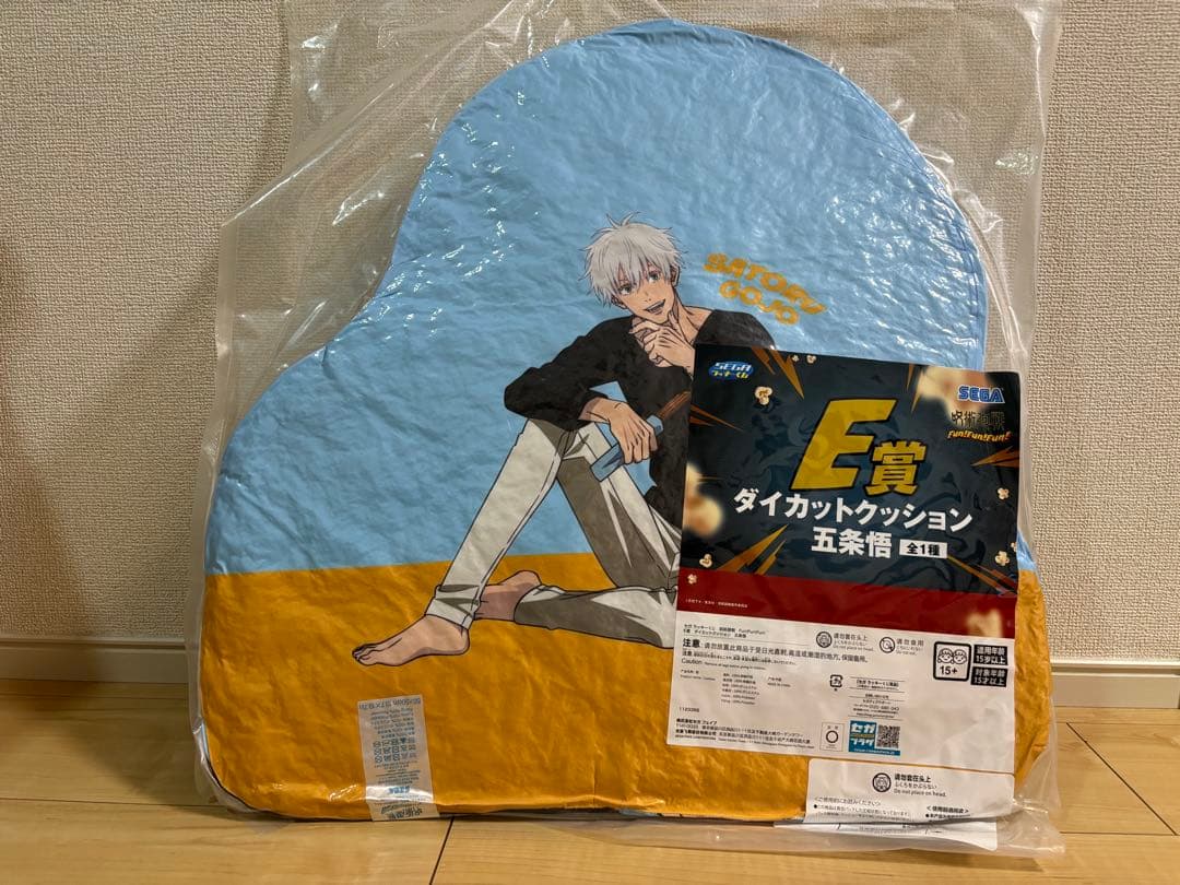 呪術廻戦 セガラッキーくじ E賞 クッション アクスタ 缶バッジ 五条悟 8点