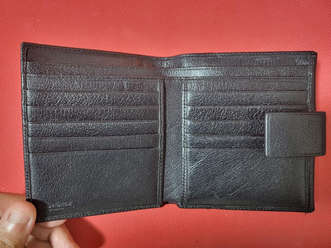 イヴサンローラン スタッズロゴ 折財布