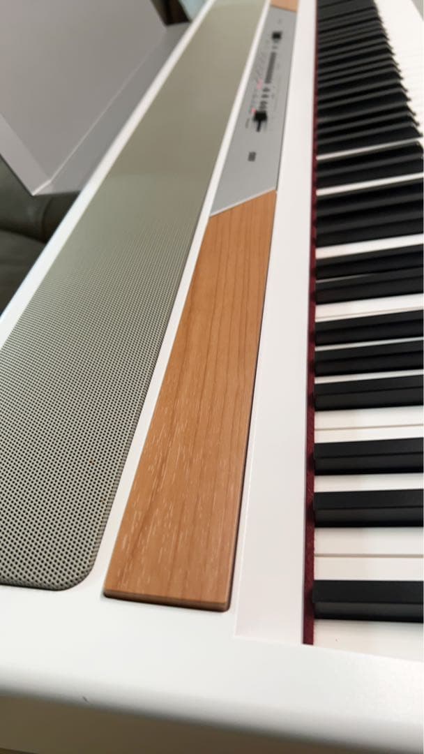 【取置き】ホワイトの88鍵電子ピアノKORG SP-250