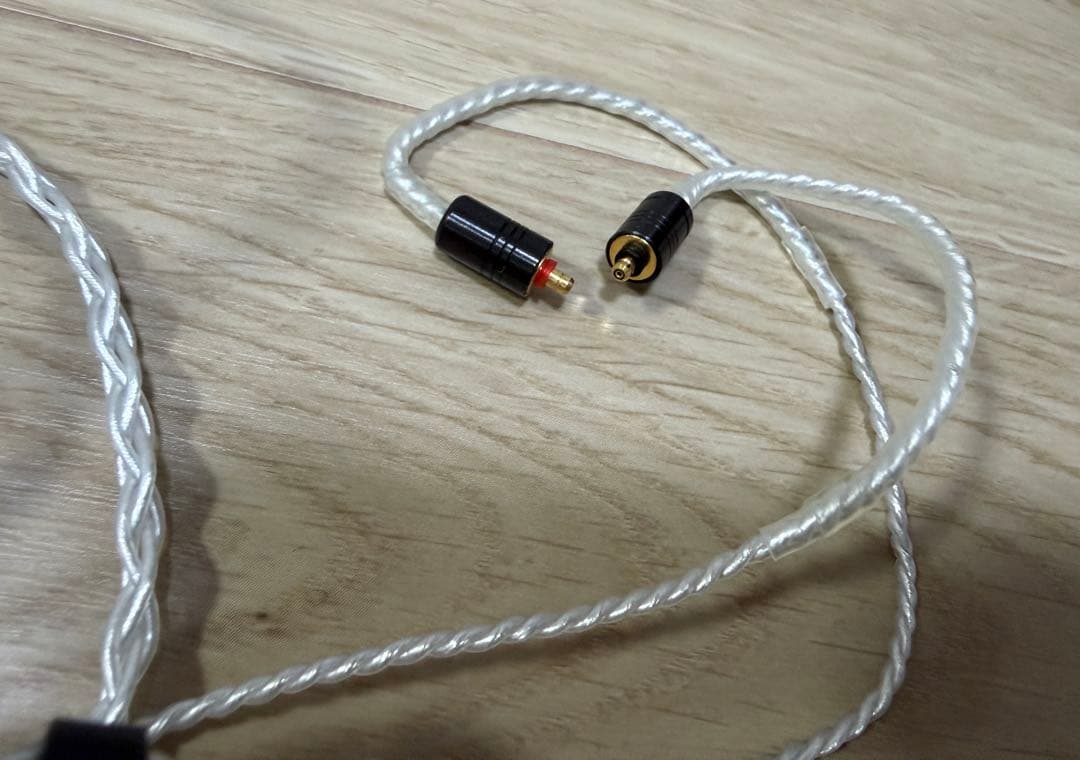 【2025年9月購入】e☆イヤホン・ラボ Axinite (アキシナイト)