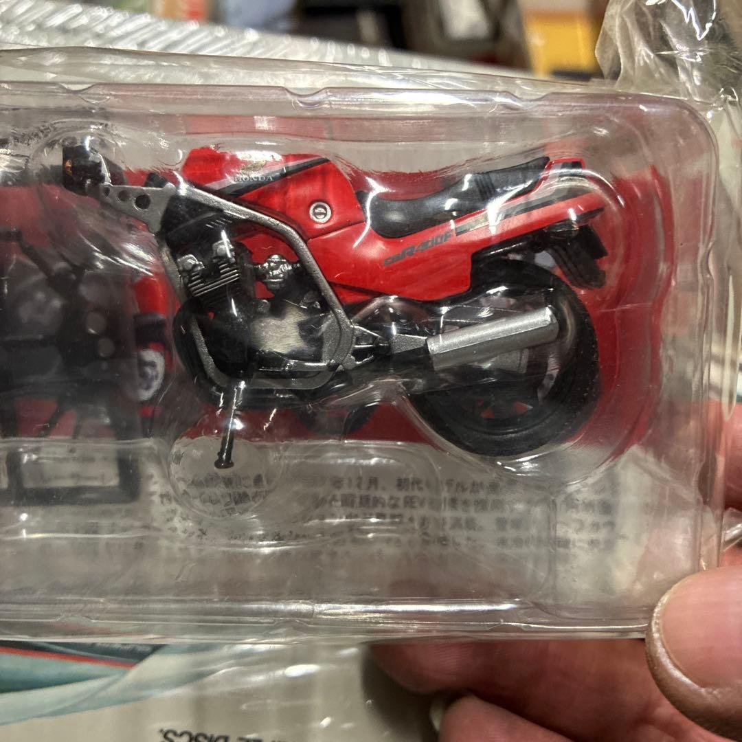 Honda CB R400F1/24？スケールモデル 赤希少