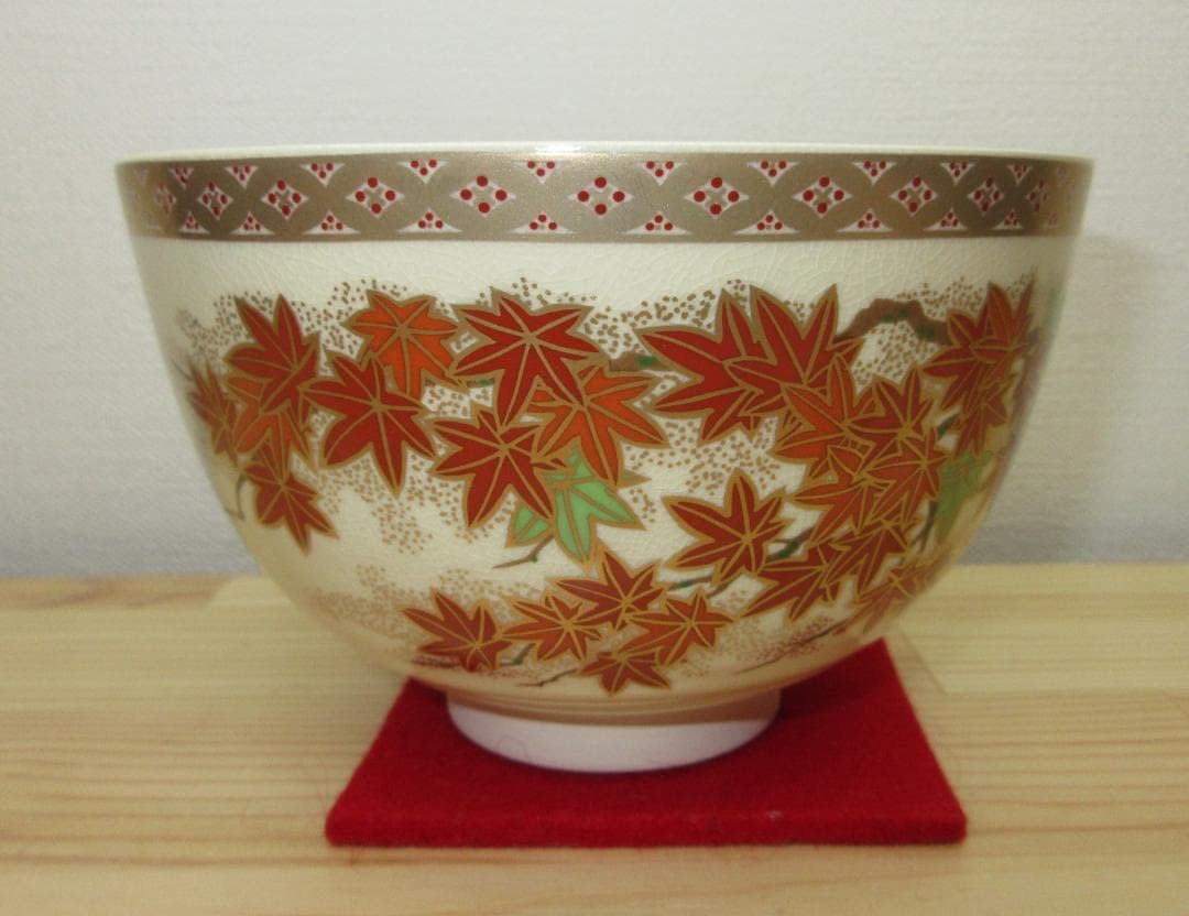 送料込【逢絢亭・新品】茶道具 茶碗 美濃焼 薩摩写 紅葉の図 宮地英香 紙箱入り