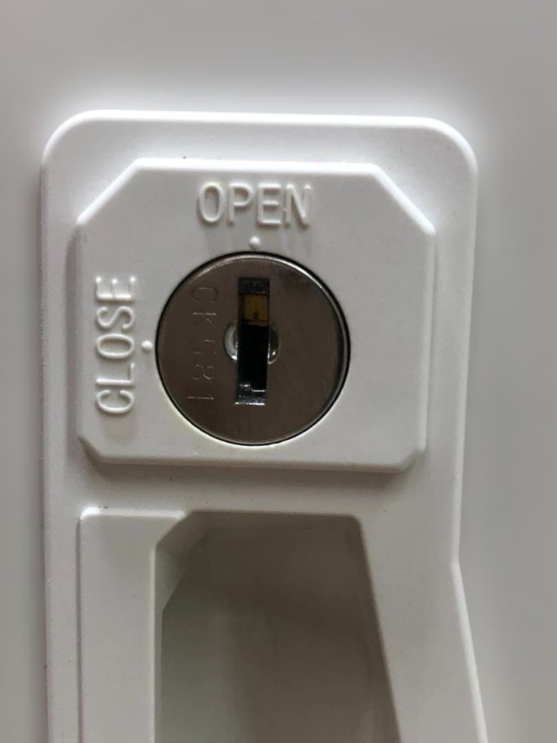 送料無料 生興 スチールロッカー 4人用 AKL-W4S 白 251127