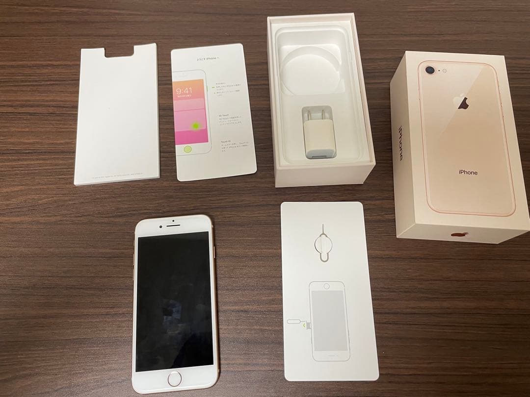 iPhone8 本体　ゴールド　64GB