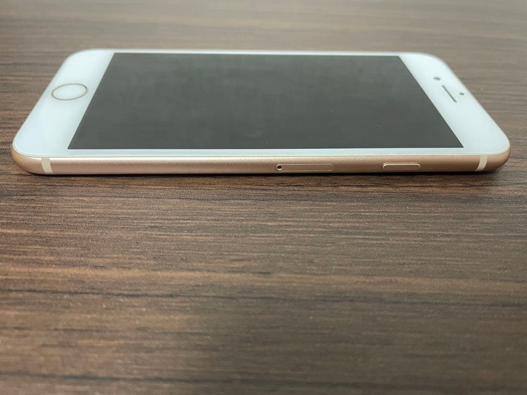 iPhone8 本体　ゴールド　64GB