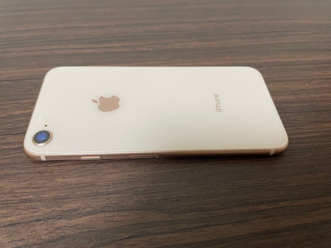 iPhone8 本体　ゴールド　64GB