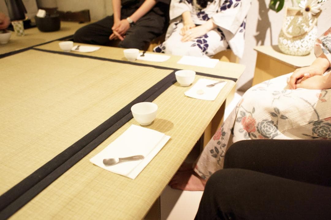 組み立て式 立礼棚（有圓卓）段ボールタイプ　炉/風炉畳2種付属、茶会イベント等に