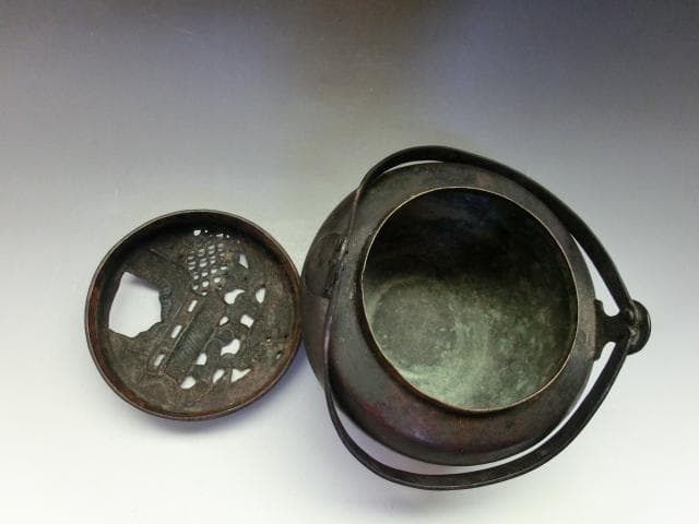手炉■手焙り 松 門紋 透かし 古い茶道古民具古銅器 手火鉢 手あぶり 火器