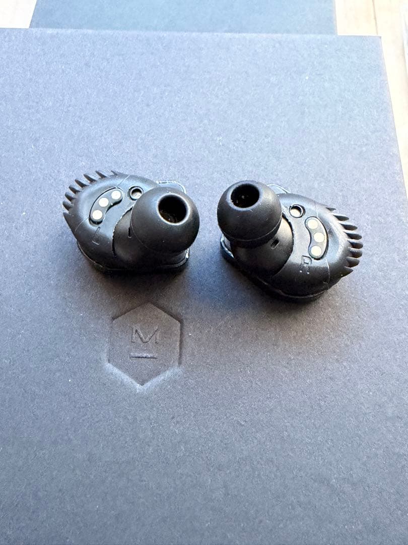 MASTER & DYNAMIC MW07 PLUS ワイヤレスイヤフォン