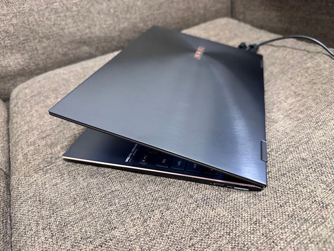 ASUS ZenBook x360タッチパネル　4K i7 11世代　ジャンク