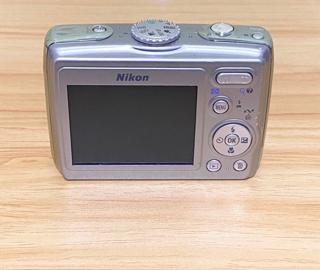 デジタルカメラ NIKON COOLPIX P4 VR