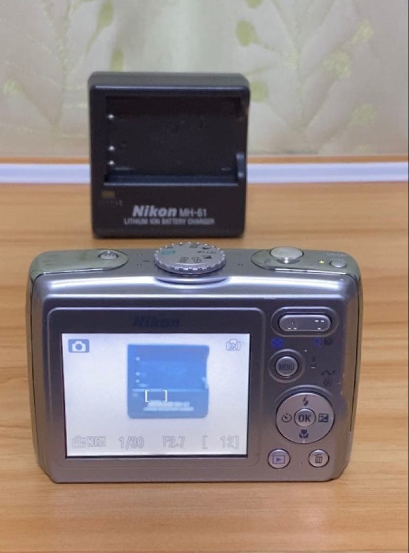 デジタルカメラ NIKON COOLPIX P4 VR