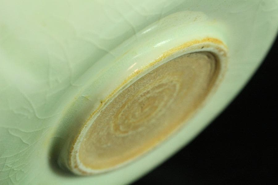 中国美術 白磁 刻草花紋 盤 φ16cm 影青(K-XA680)