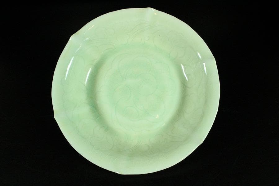 中国美術 白磁 刻草花紋 盤 φ16cm 影青(K-XA680)