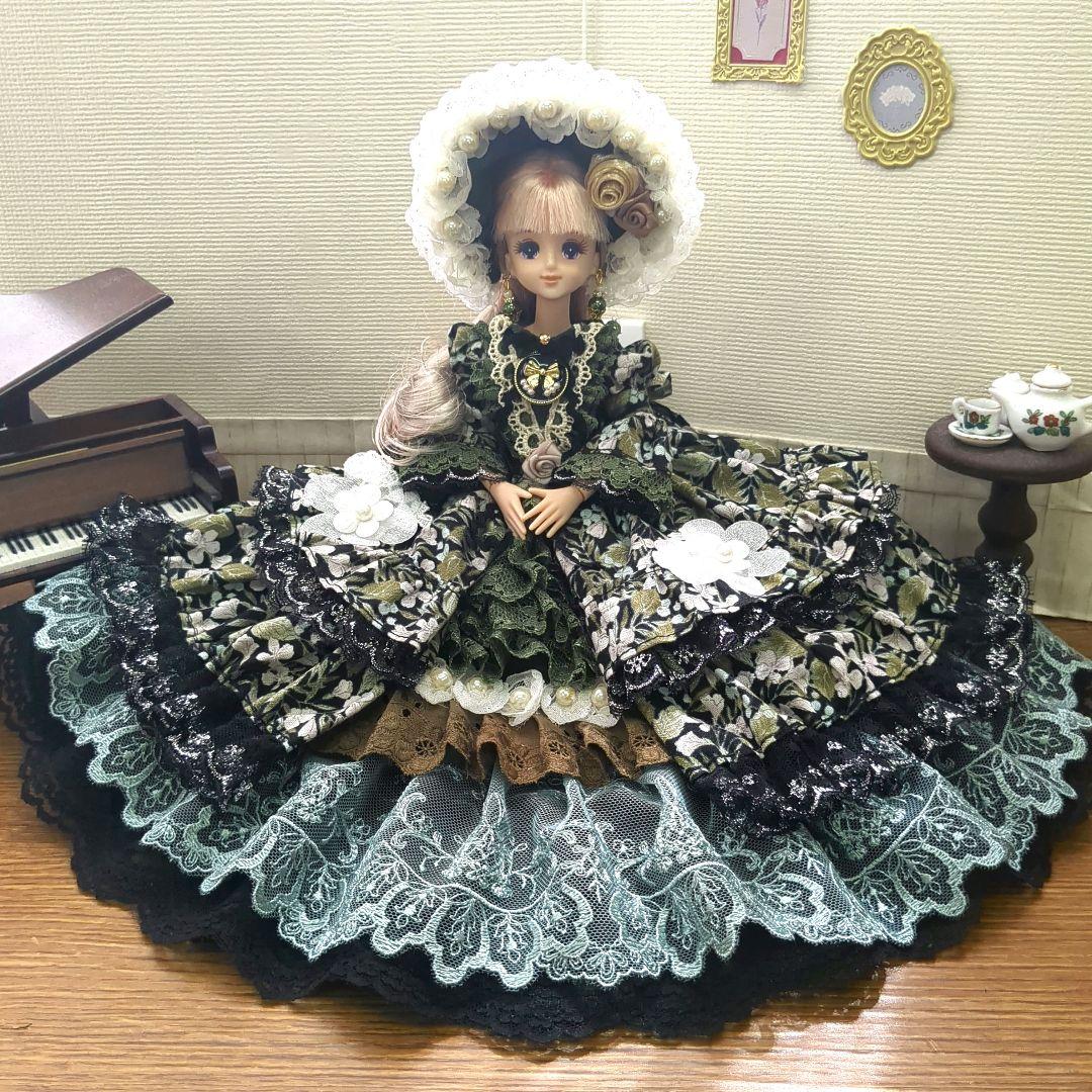 き*こ様 ジェニーフレンド27cmドール服　黒と深緑のドレス