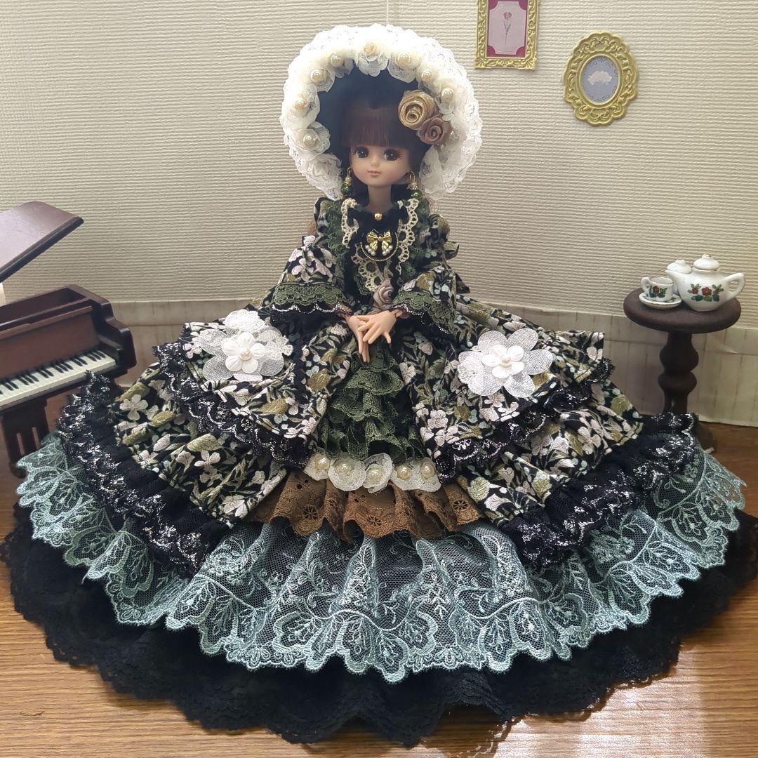 き*こ様 ジェニーフレンド27cmドール服　黒と深緑のドレス