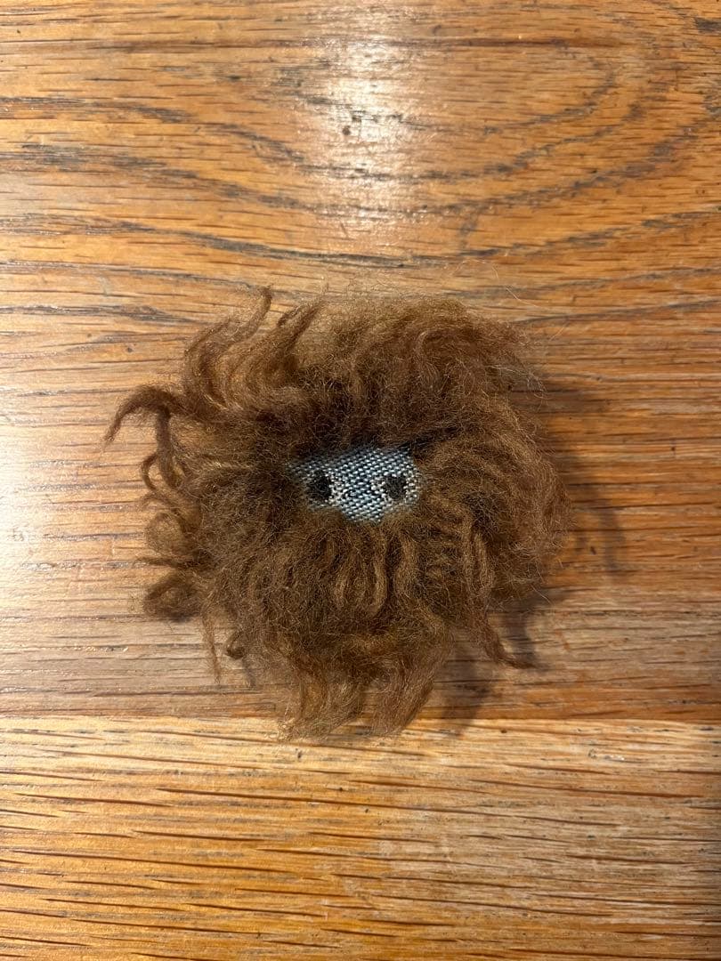 ①ミナペルホネン　モーリー　moorii サンキューベリーバッジ　ブラウン