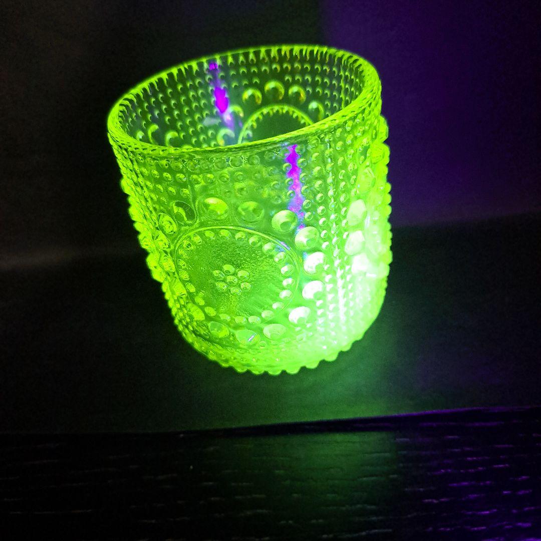 ウランガラス　　極上カナリアンイエロー　USA 　切り子グラス　カップ