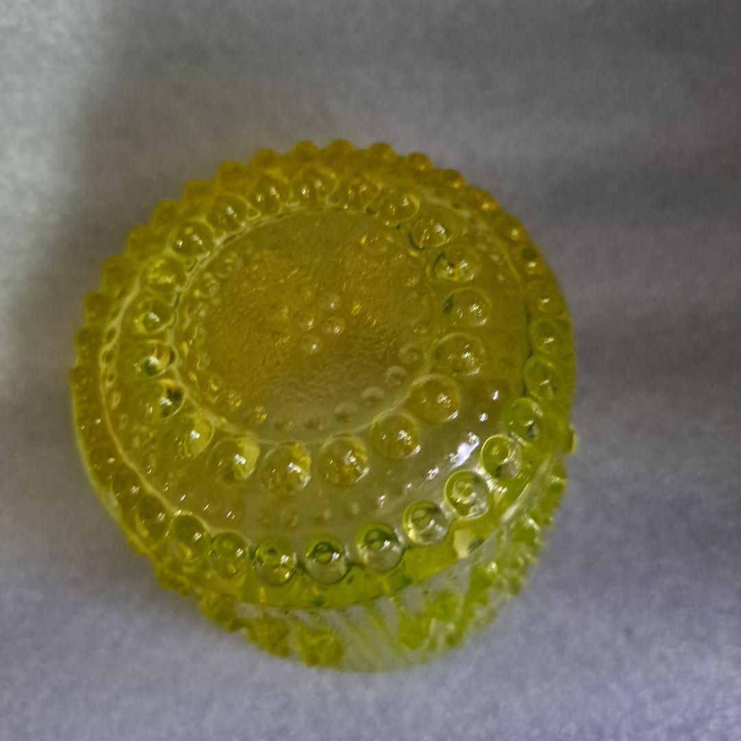 ウランガラス　　極上カナリアンイエロー　USA 　切り子グラス　カップ