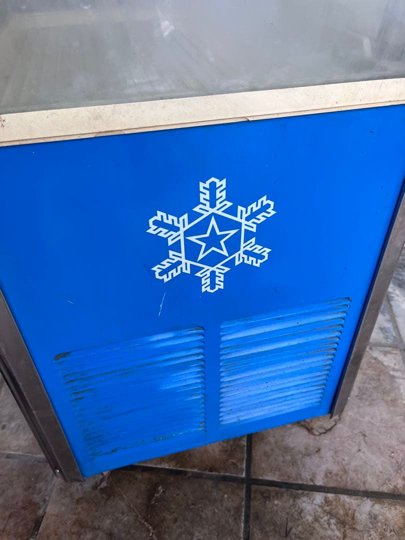 雪印牛乳 4面ガラスショーケース　冷蔵庫 青 3段棚